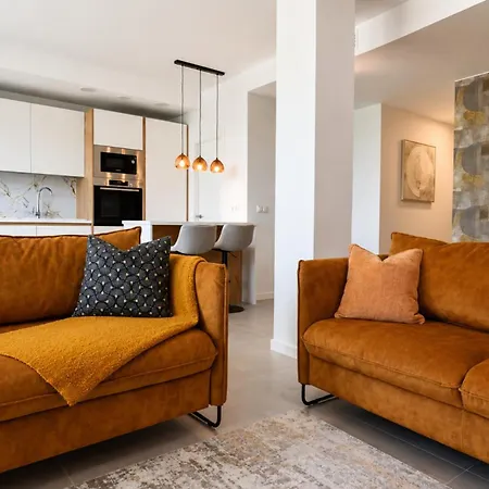 아파트 Premium Extended-stay 2-bed In 에스테포나